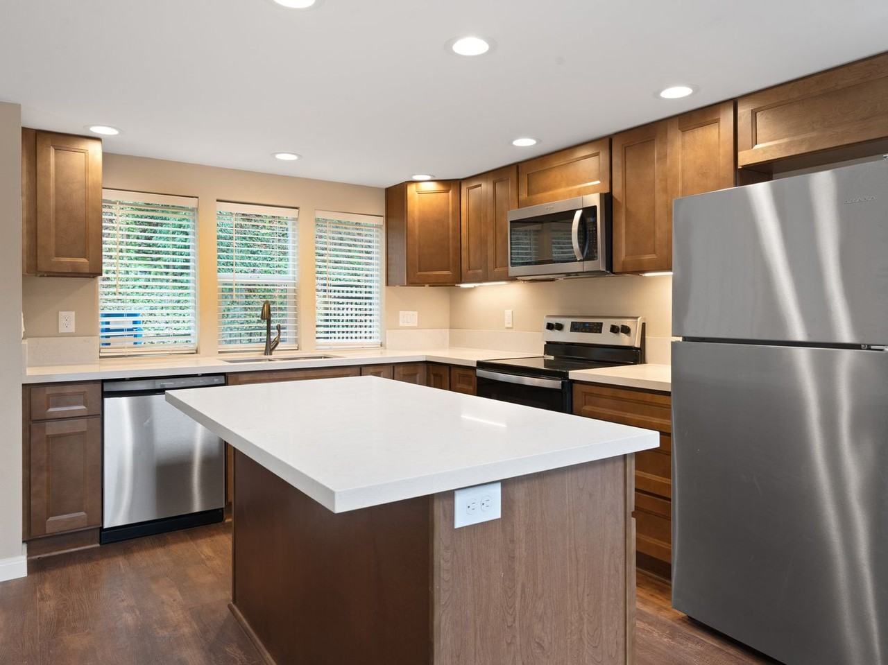 1299 Sw Cardinell Dr #B - Photo 7 of 39