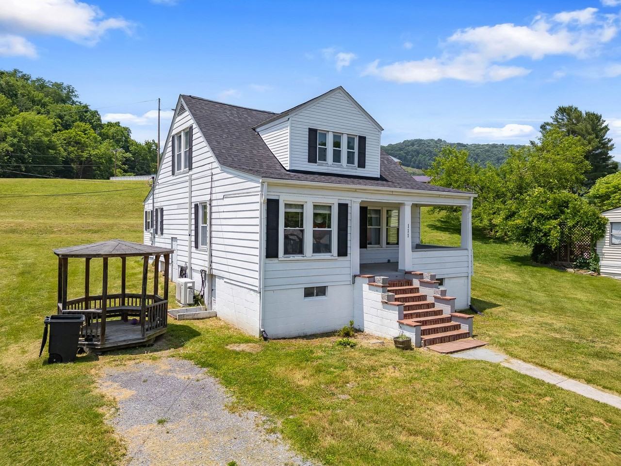 111 North St - Photo 2 of 39