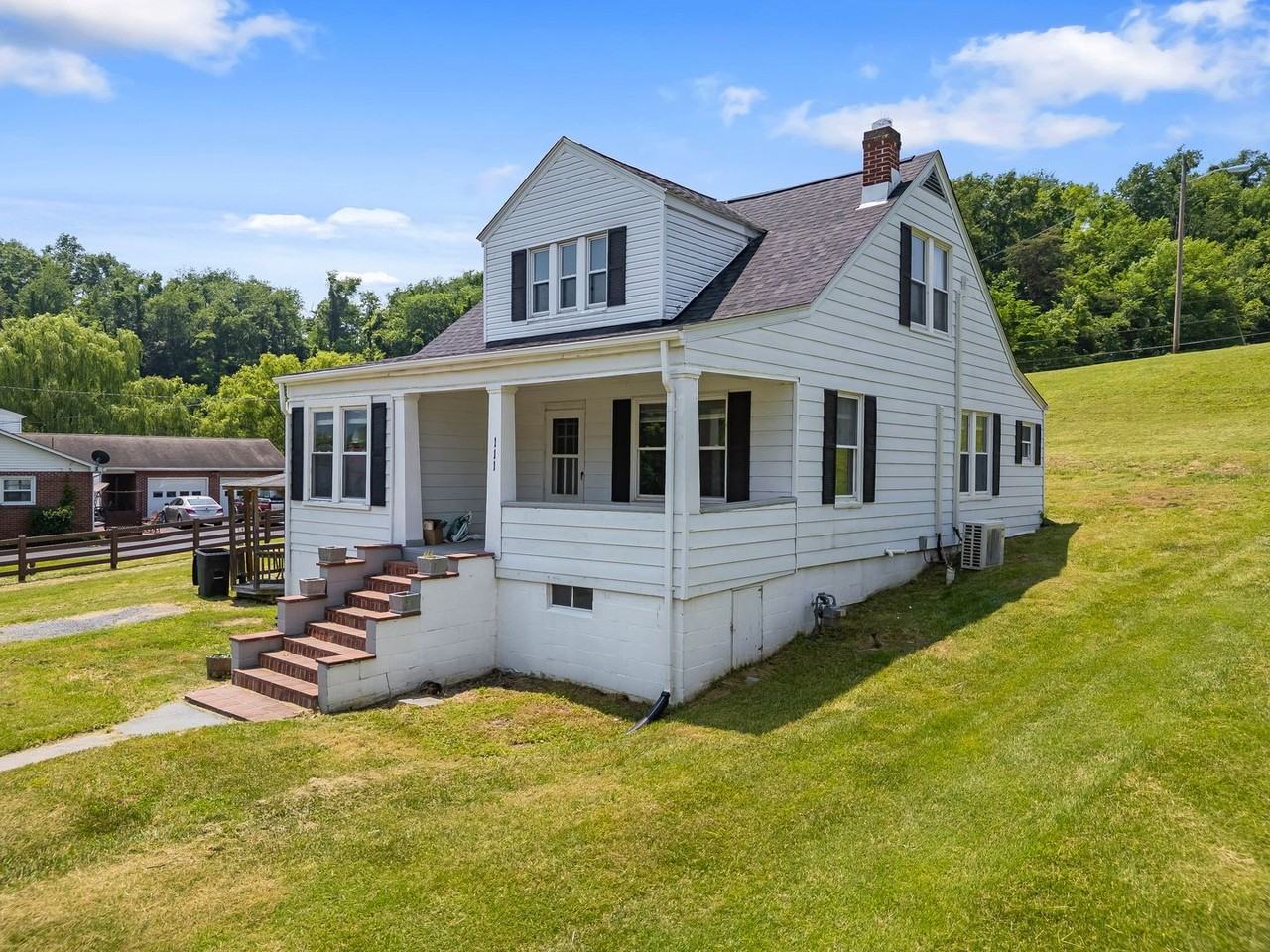 111 North St - Photo 3 of 39