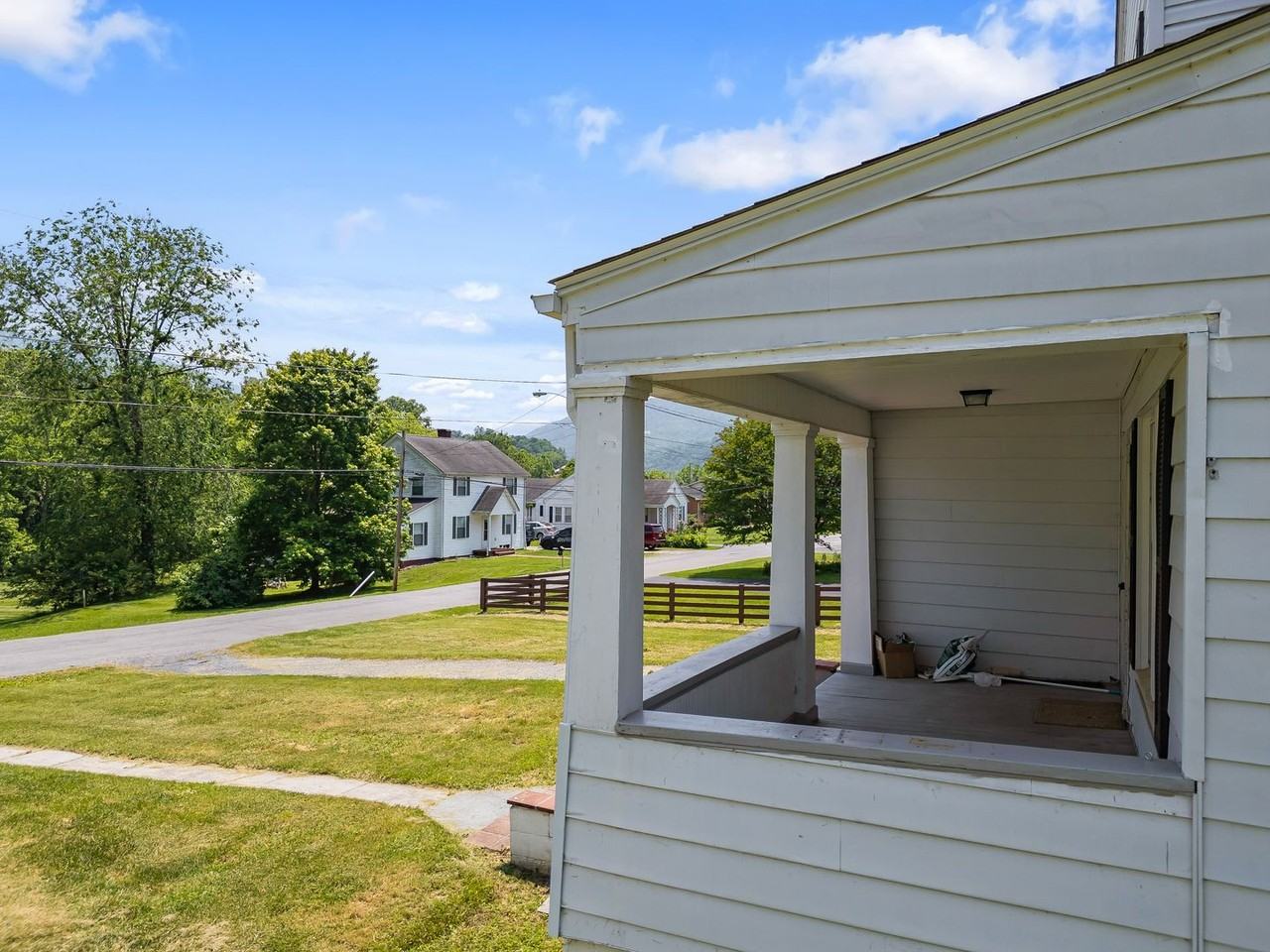 111 North St - Photo 5 of 39