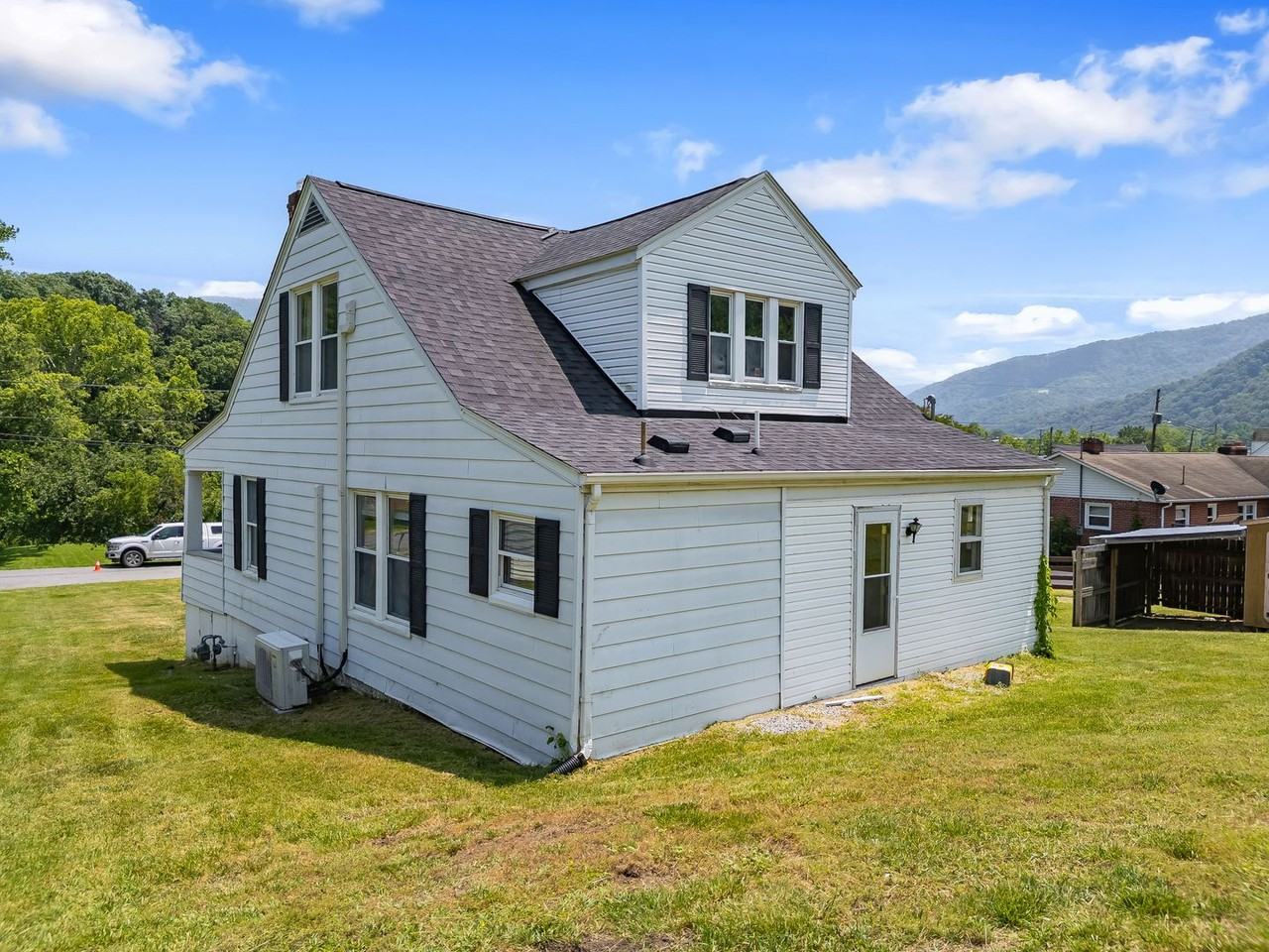 111 North St - Photo 7 of 39