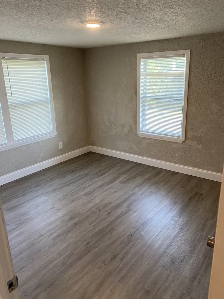 1928 E 25th St #NA - Photo 3 of 9