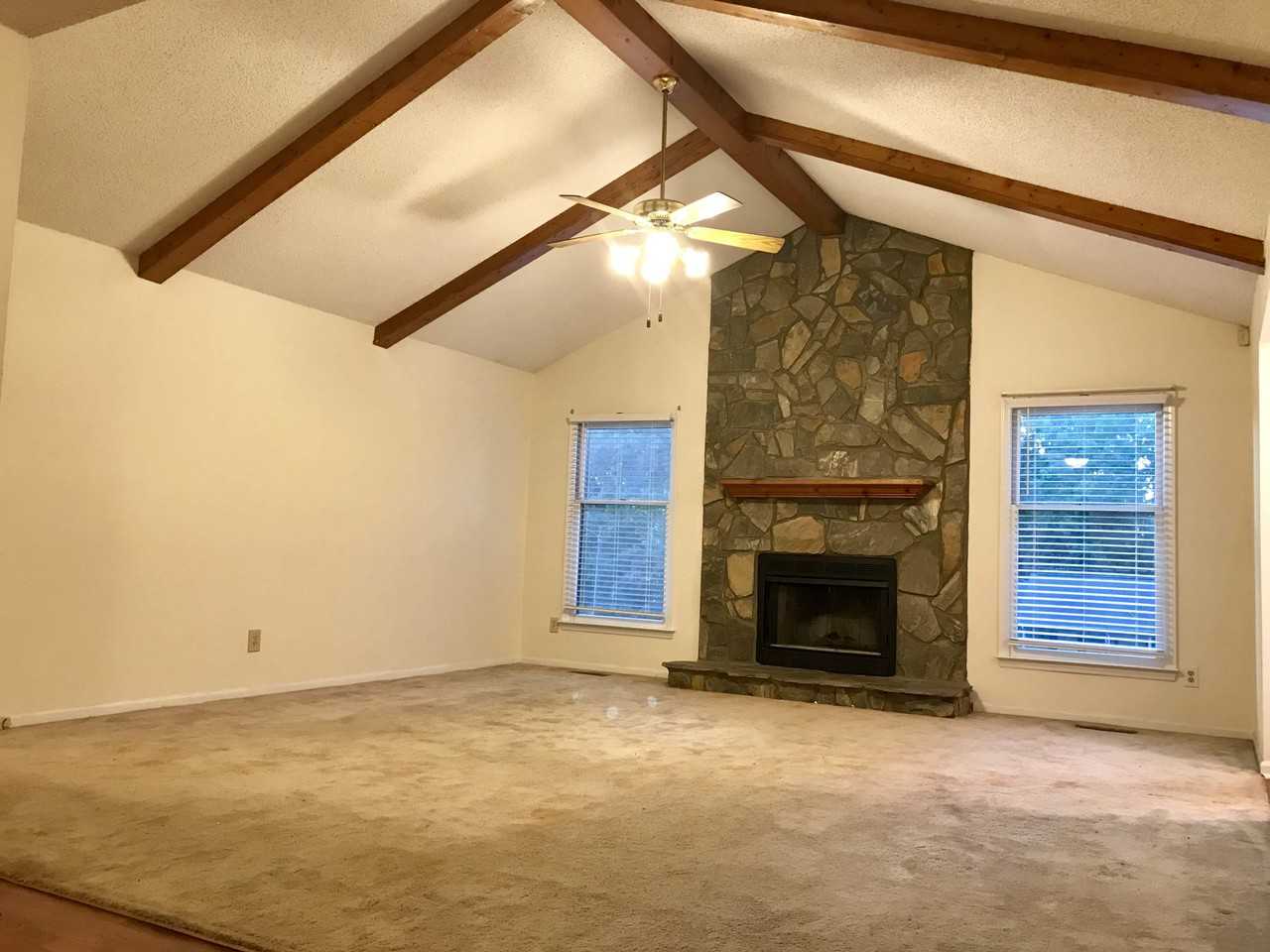 4448 Huntington Dr #NA - Photo 2 of 12
