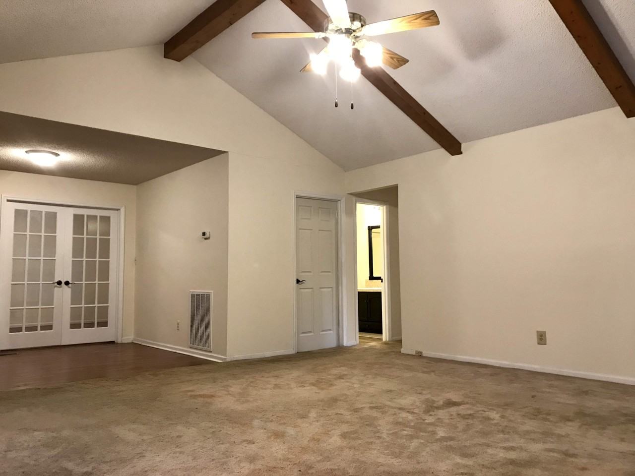 4448 Huntington Dr #NA - Photo 3 of 12