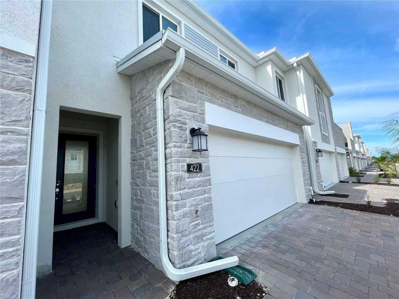 422 Bogey Dr - Photo 3 of 32