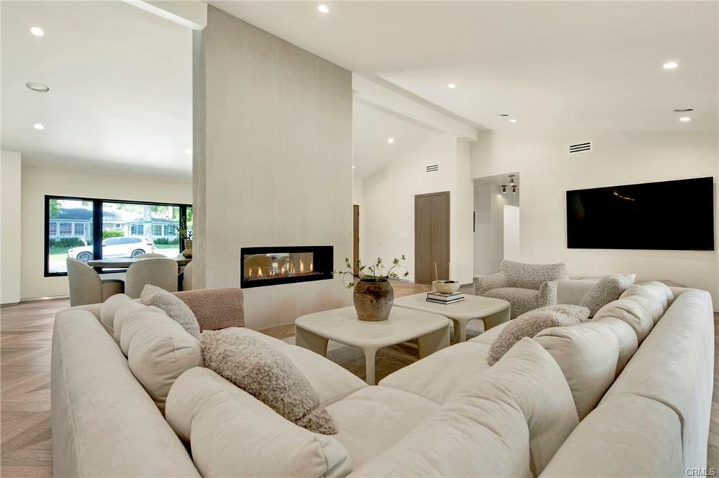 10742 Walnut Dr - Photo 3 of 8