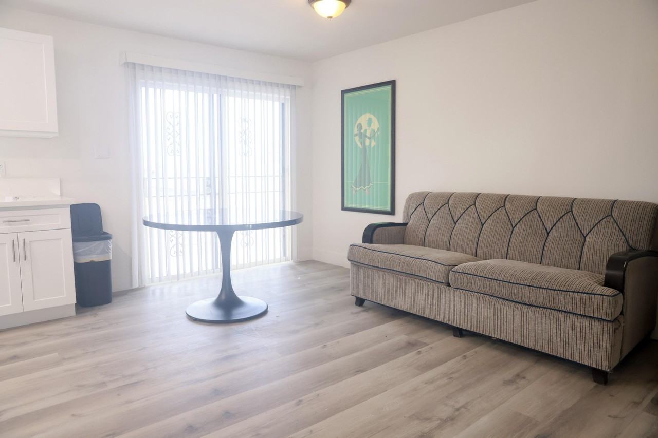 Breeze Court - Photo 5 of 24