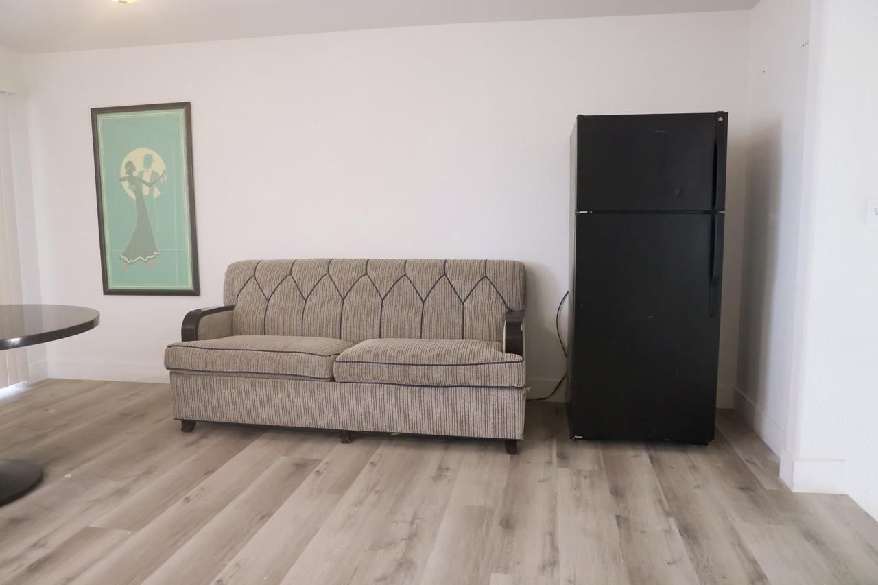 Breeze Court - Photo 7 of 24