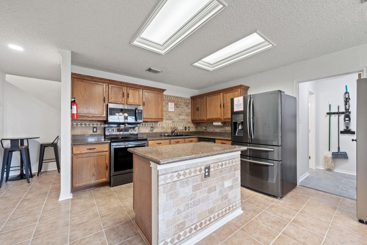 Fairfield Drive - Photo 4 of 27