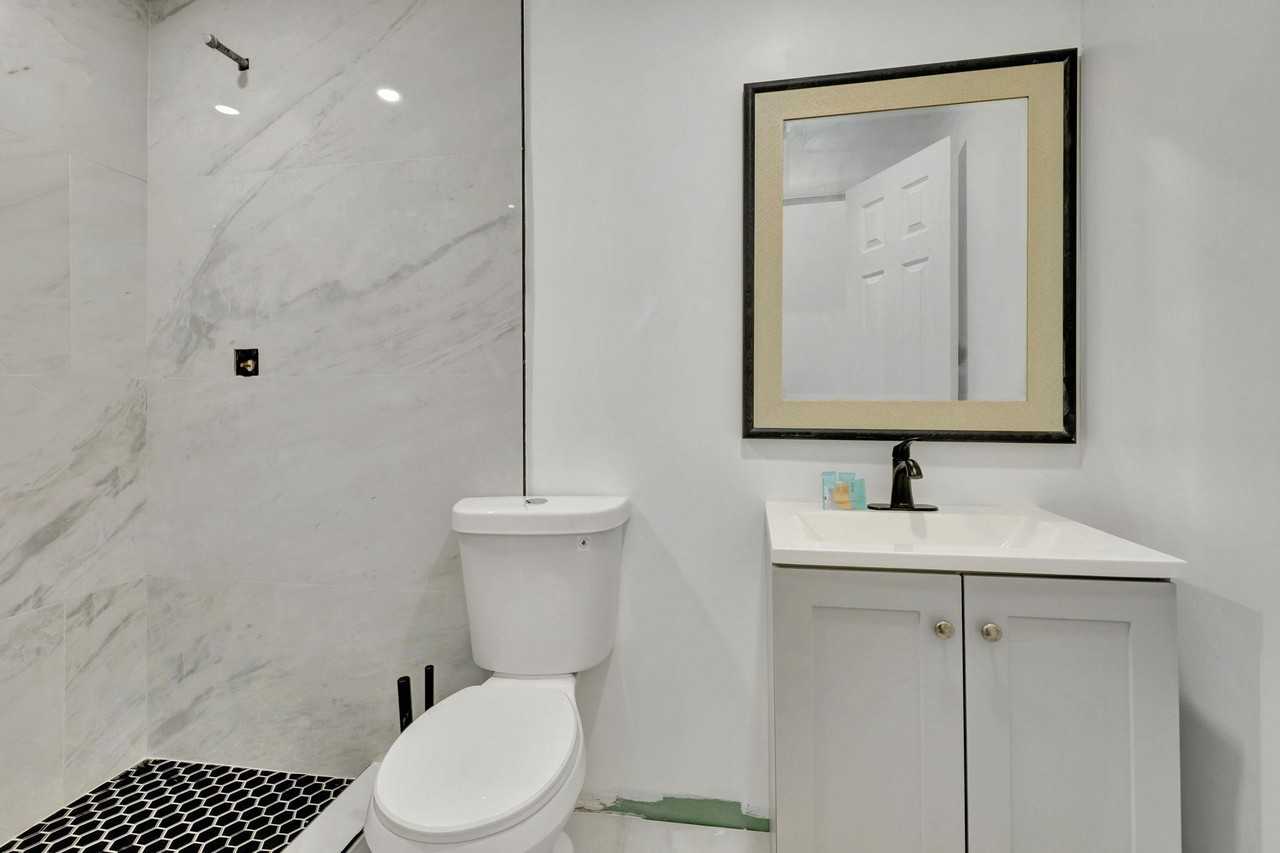 Sw 8th Ct - Photo 4 of 13