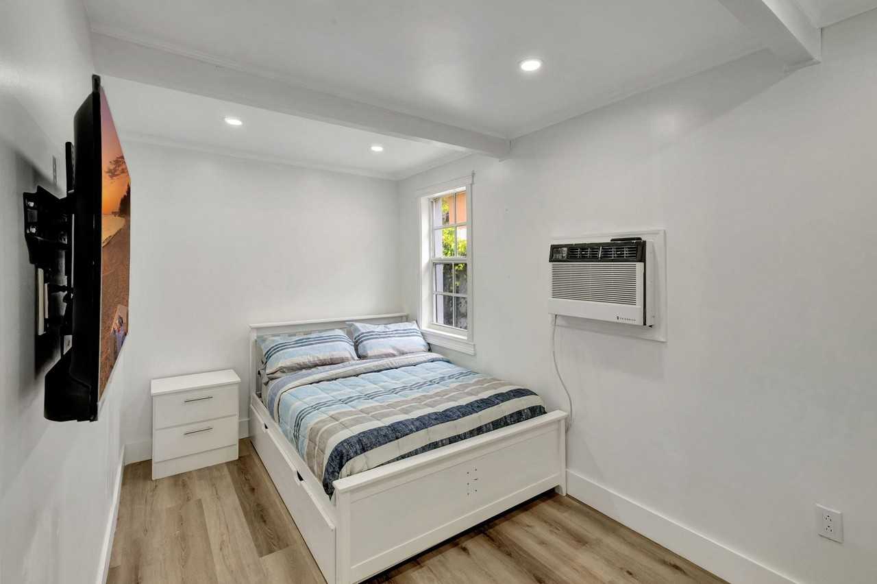 Sw 8th Ct - Photo 7 of 13