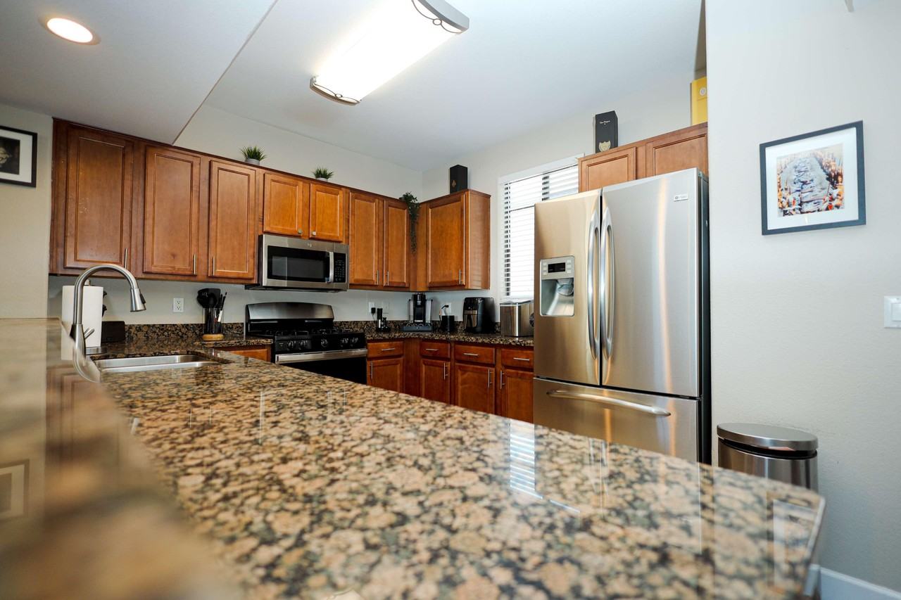 N 52nd St - Photo 5 of 9