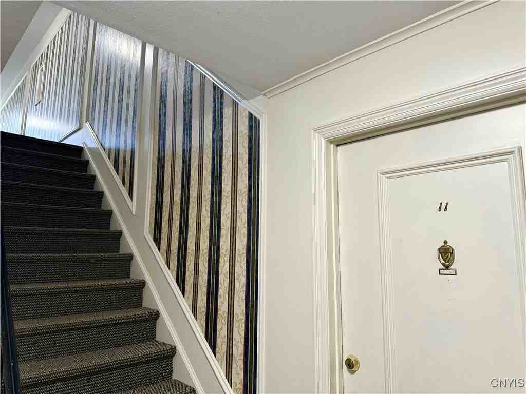 7112 New Yorker Ave - Photo 3 of 24