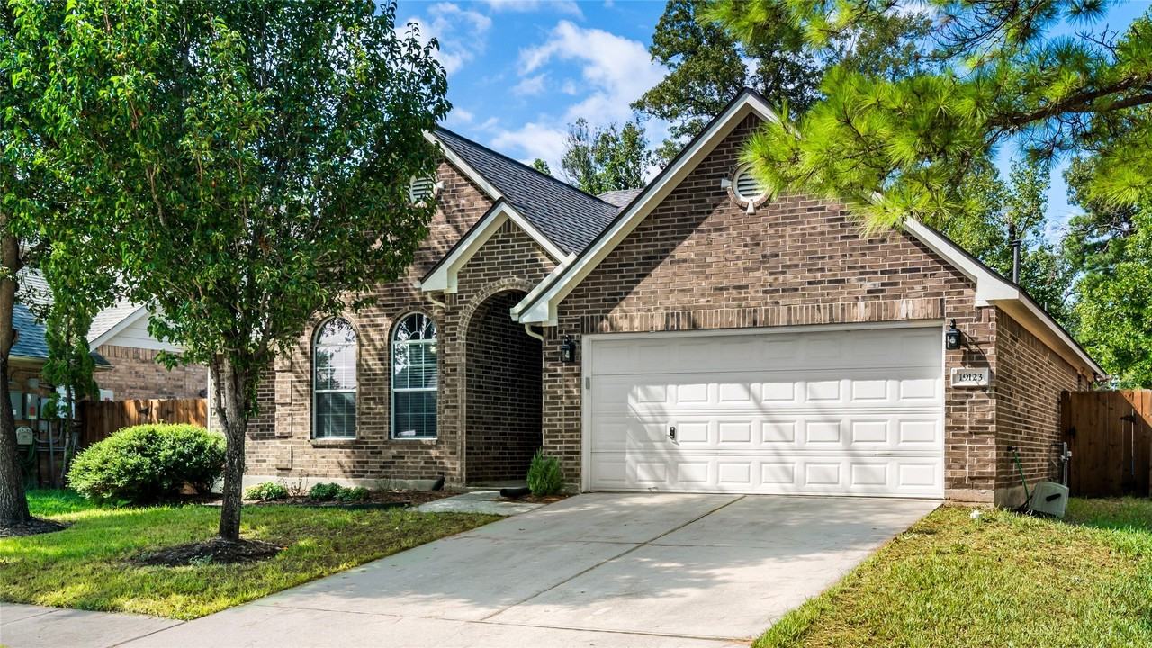 19123 Center Park Dr - Photo 3 of 31