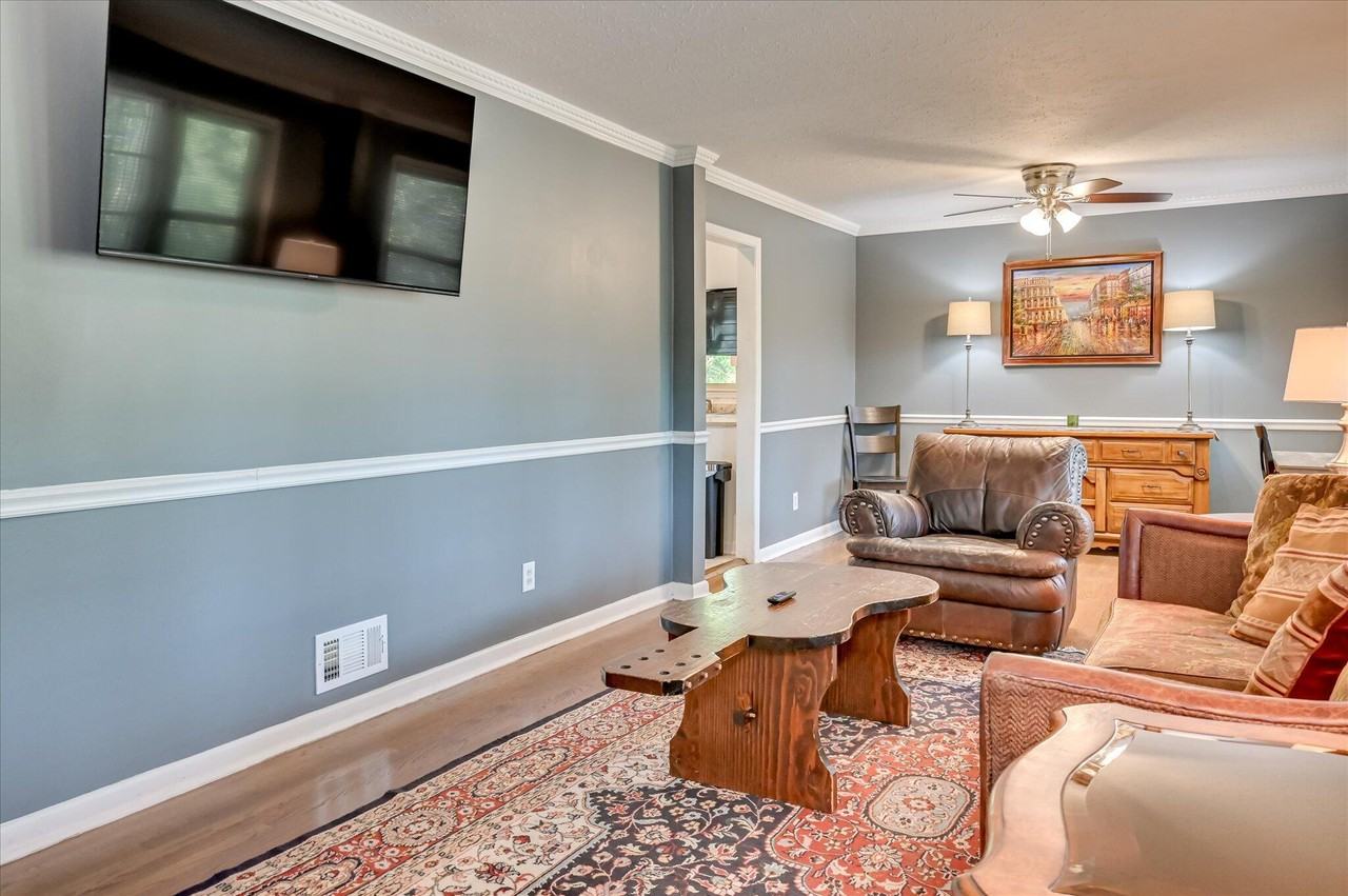 1004 Edisto Ave - Photo 3 of 43