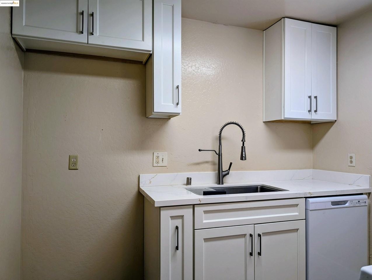 4958 Driftwood Ct - Photo 4 of 16