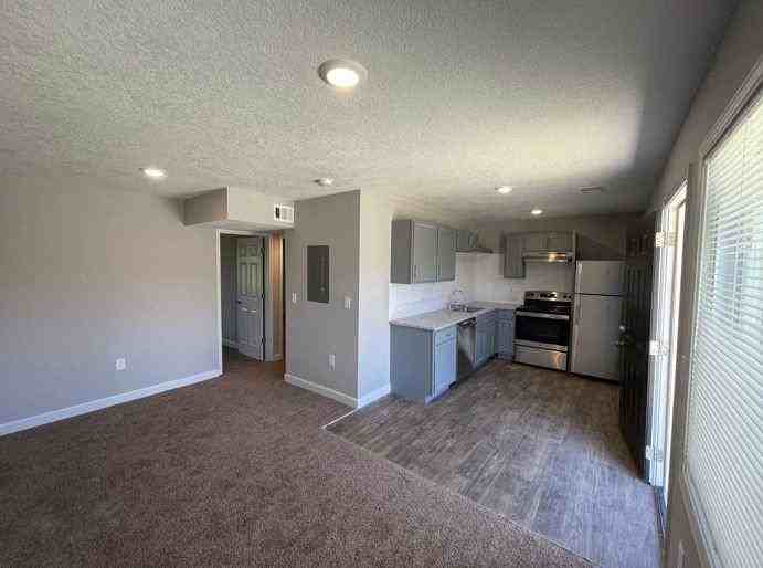 Chelsea Apartments - Photo 6 of 11