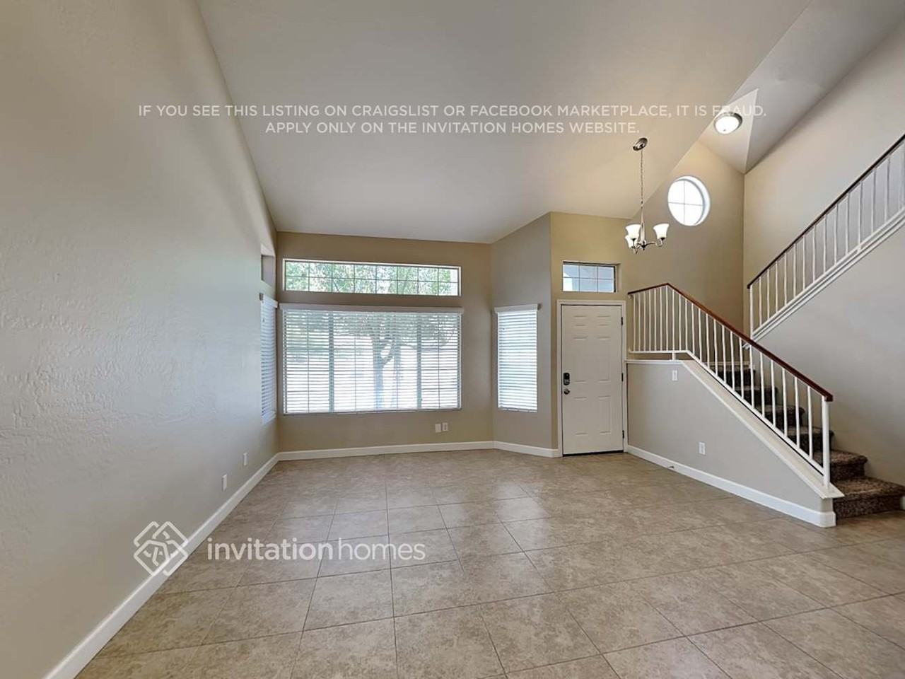 1140 N Leoma Ln - Photo 4 of 19