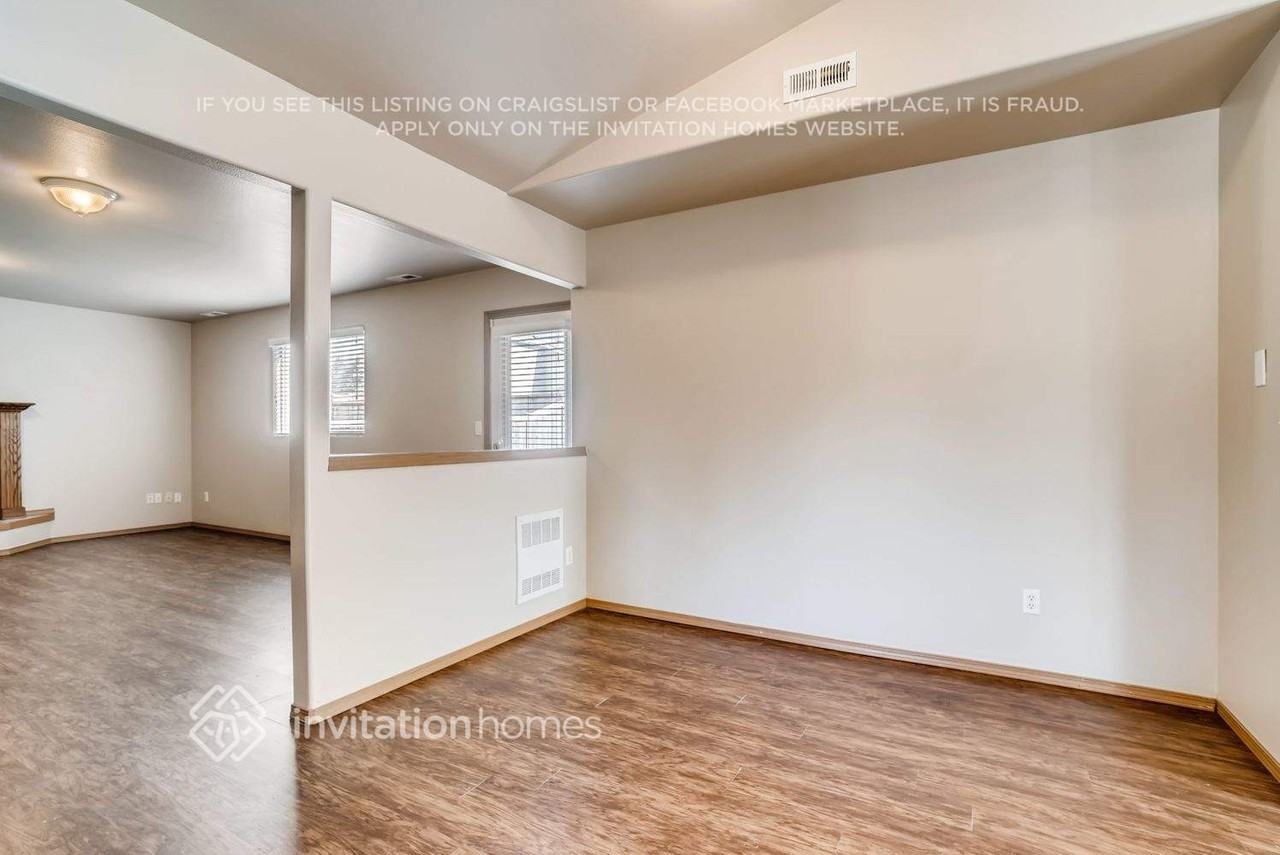 18423 Greenock Ct - Photo 3 of 12