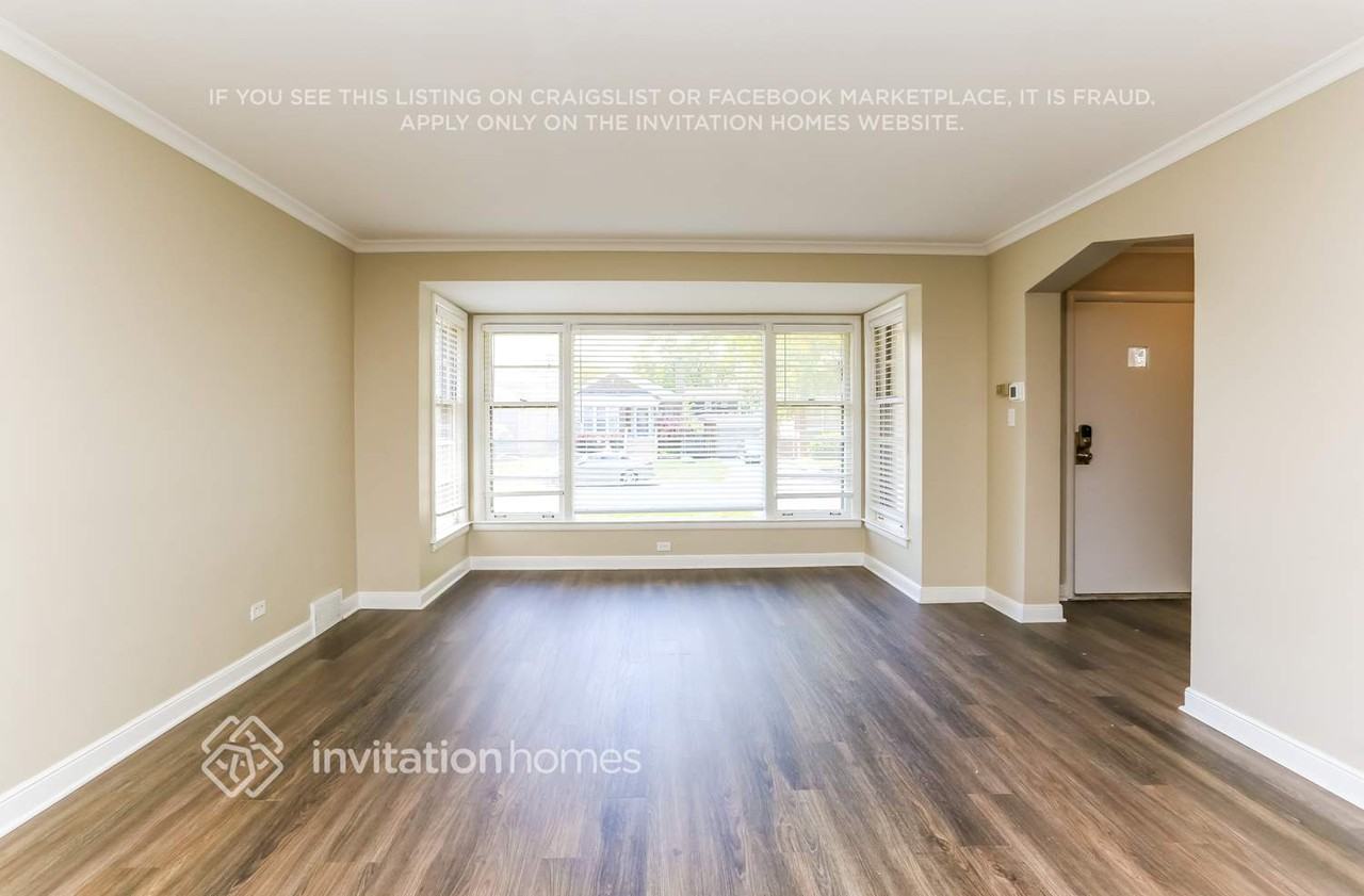 9147 S Richmond Ave - Photo 6 of 19