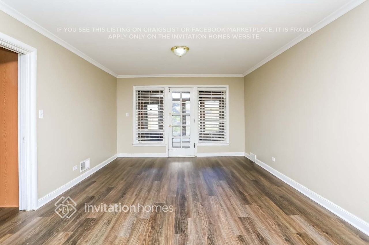 9147 S Richmond Ave - Photo 7 of 19