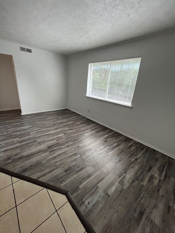 Sycamore Tree Condominiums - Photo 6 of 15