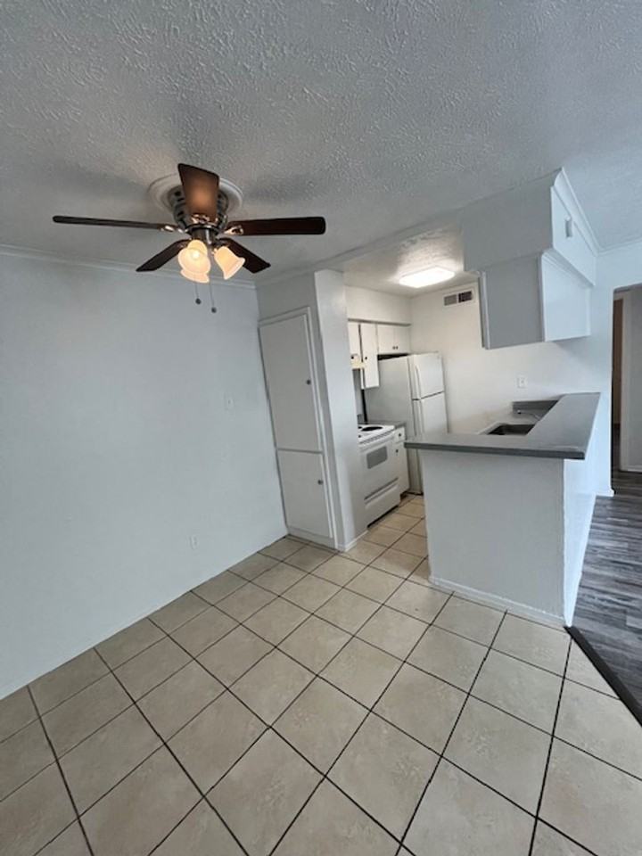 Sycamore Tree Condominiums - Photo 7 of 15