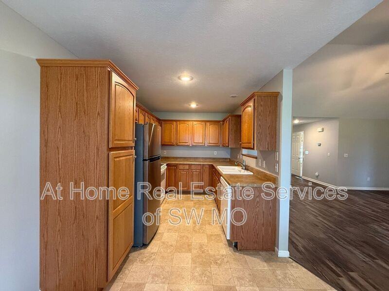4023 S Warmwater Ave - Photo 4 of 14
