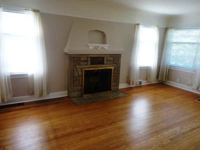 5222 38th Ave Ne - Photo 2 of 15