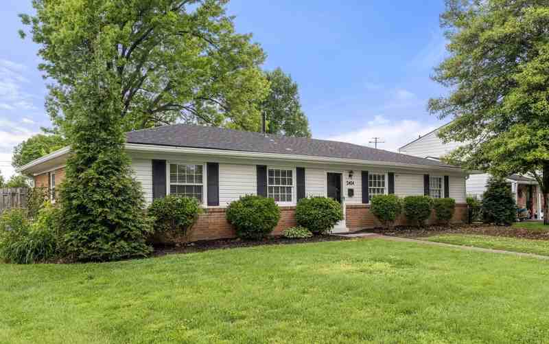 2404 Silverbrook Ave - Photo 2 of 18