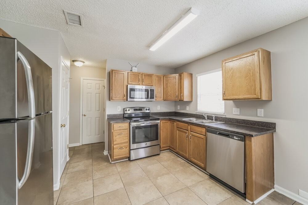 5128 Deerton Rd - Photo 7 of 17