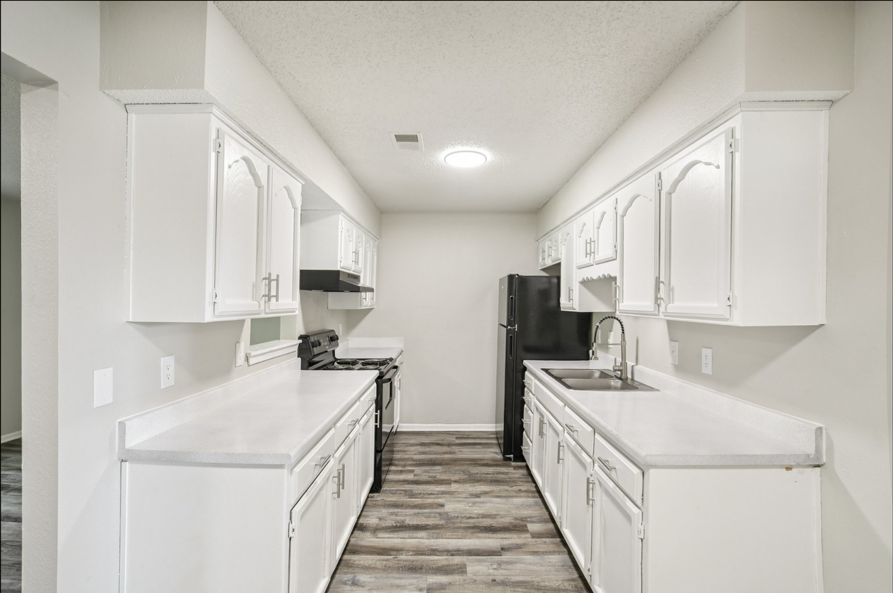 Grand Vue Townhomes - Photo 3 of 25