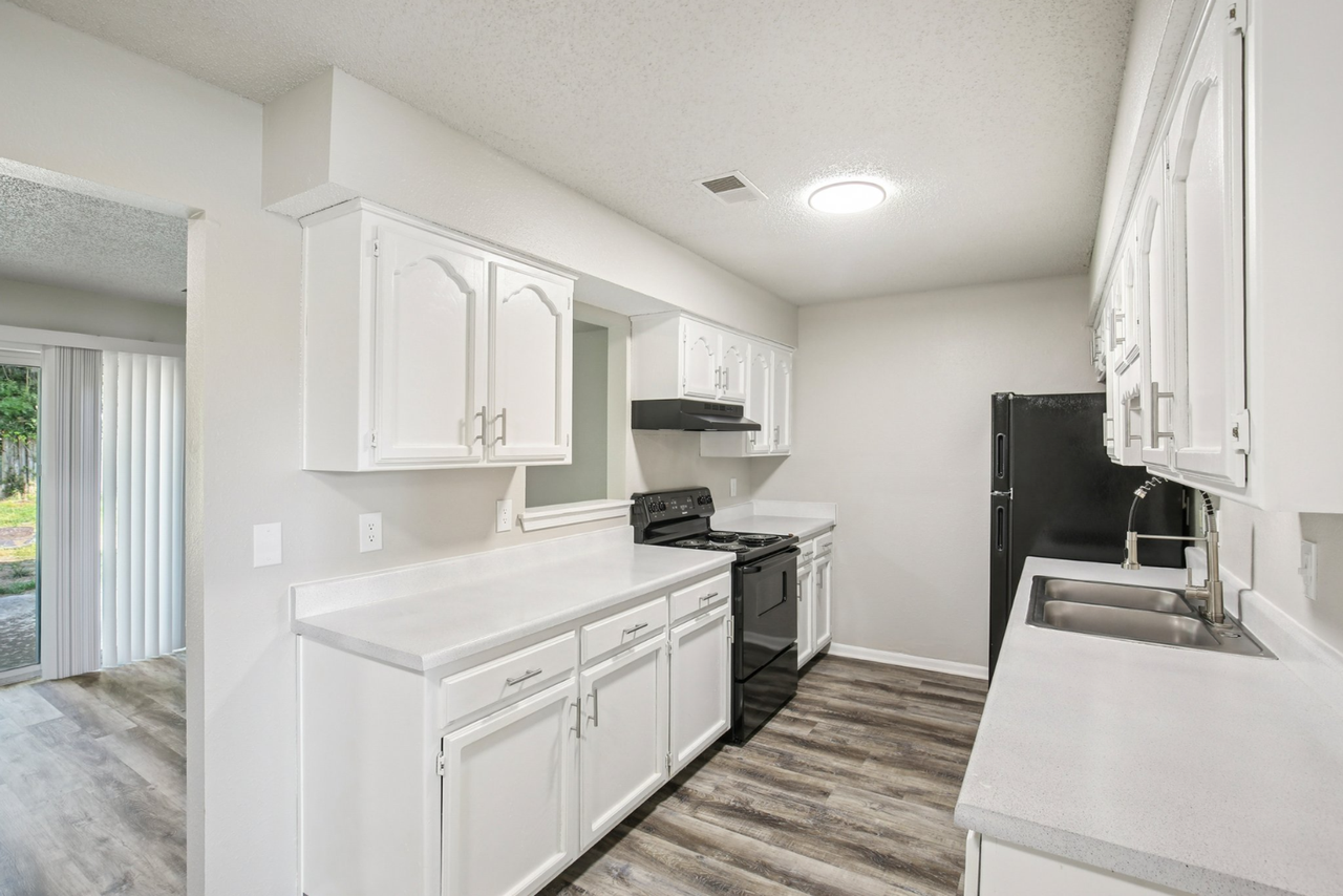 Grand Vue Townhomes - Photo 4 of 25