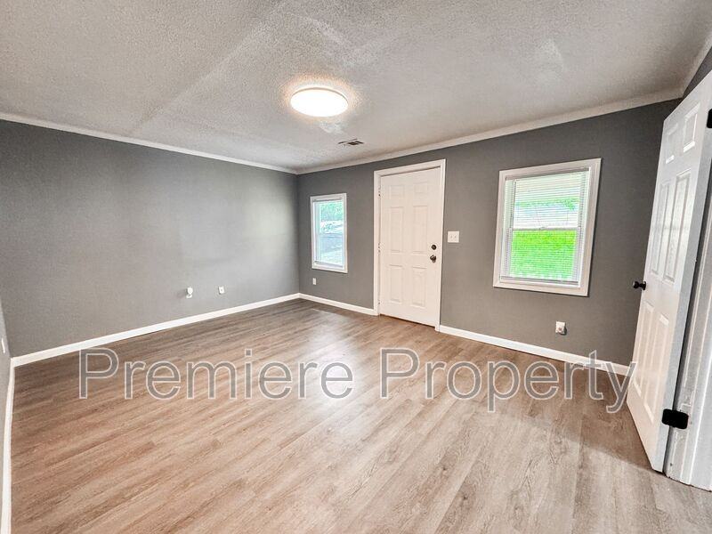 10031 E Wilson Rd - Photo 2 of 12