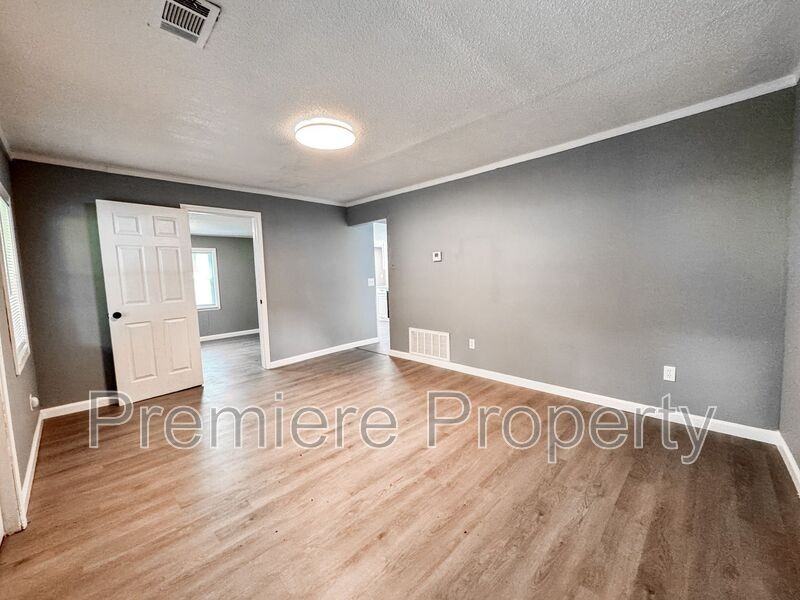 10031 E Wilson Rd - Photo 3 of 12