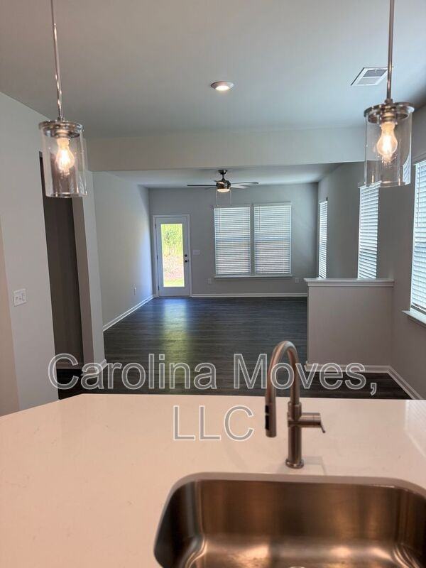 11 Limestone Way - Photo 3 of 14