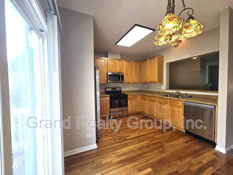 652 S Rosehall Ln - Photo 5 of 20
