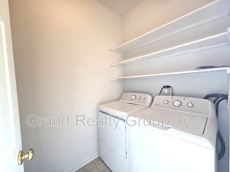 652 S Rosehall Ln - Photo 6 of 20