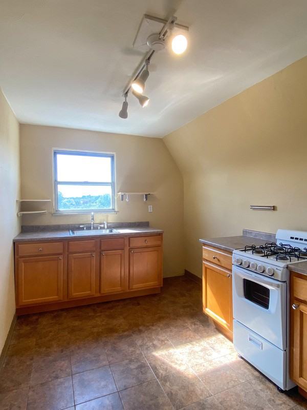 820 Bayridge Ave #3 - Photo 6 of 17