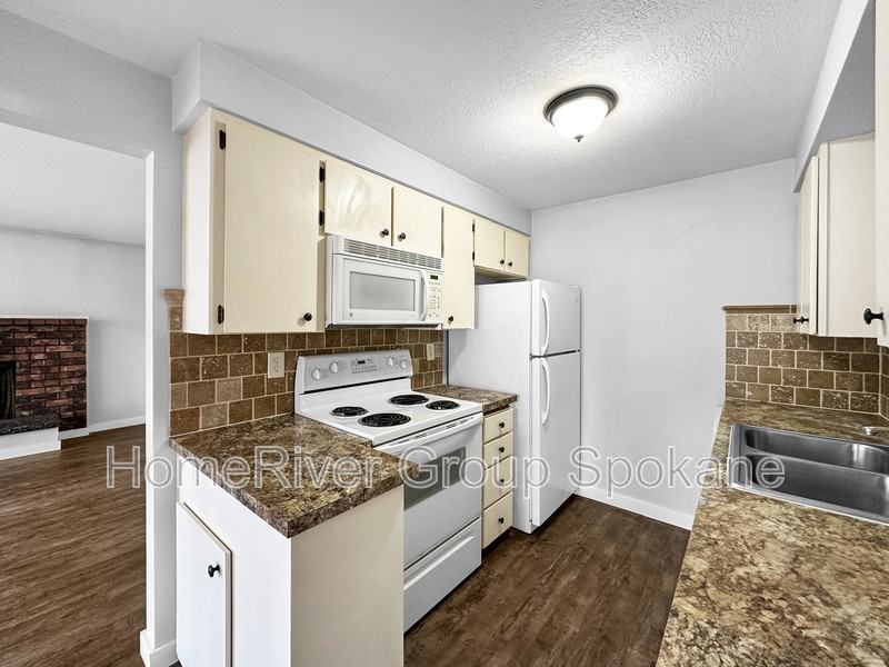 1227 E 29th Ave - Photo 2 of 18