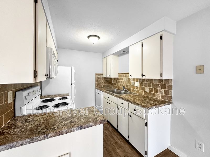 1227 E 29th Ave - Photo 3 of 18