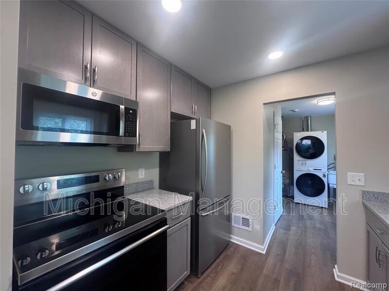 21104 Inkster Rd - Photo 3 of 14