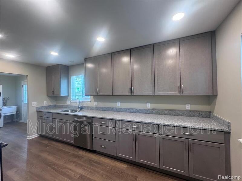 21104 Inkster Rd - Photo 4 of 14