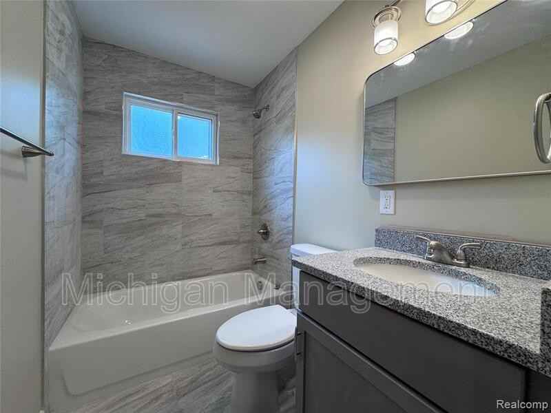 21104 Inkster Rd - Photo 5 of 14