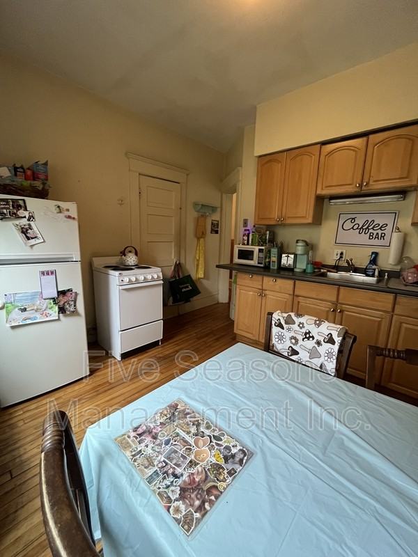212 King St - Photo 2 of 15