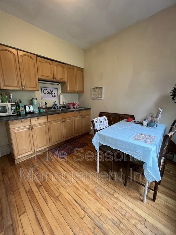 212 King St - Photo 3 of 15