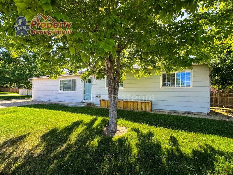 7703 S Mistyglen Ave - Photo 2 of 31