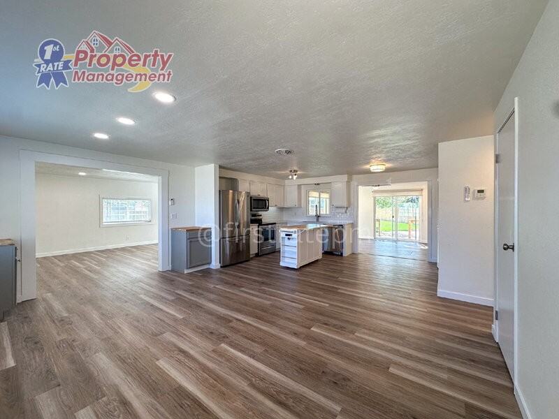 7703 S Mistyglen Ave - Photo 3 of 31