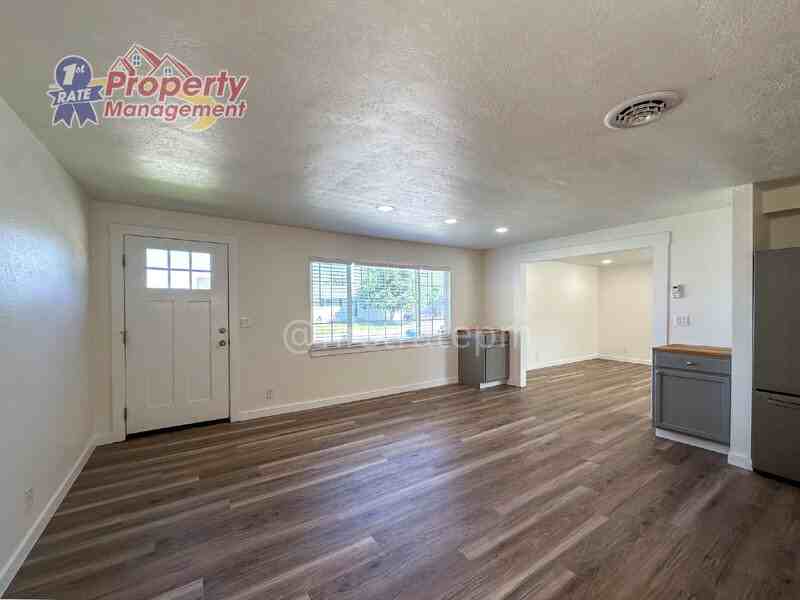 7703 S Mistyglen Ave - Photo 4 of 31