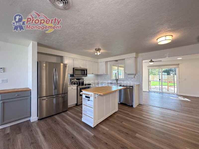 7703 S Mistyglen Ave - Photo 6 of 31